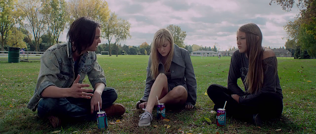 Splited 200mb Resumable Download Link For Movie It Follows 2014 Download And Watch Online For Free