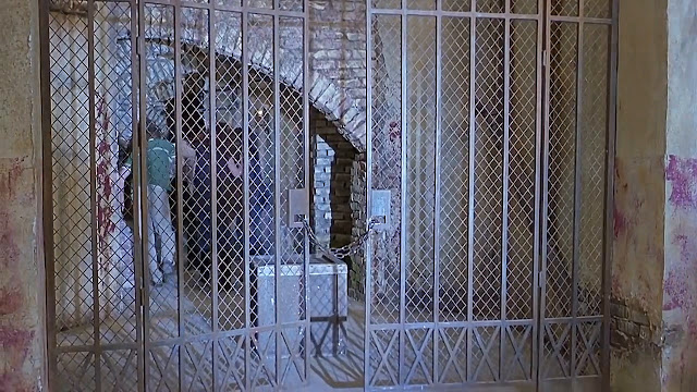 Scary Movie 2 (2001) Full Movie Free Download And Watch Online In HD brrip bluray dvdrip 300mb 700mb 1gb